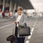 How to Choose and Pack a Handbag for a Weekend Trip